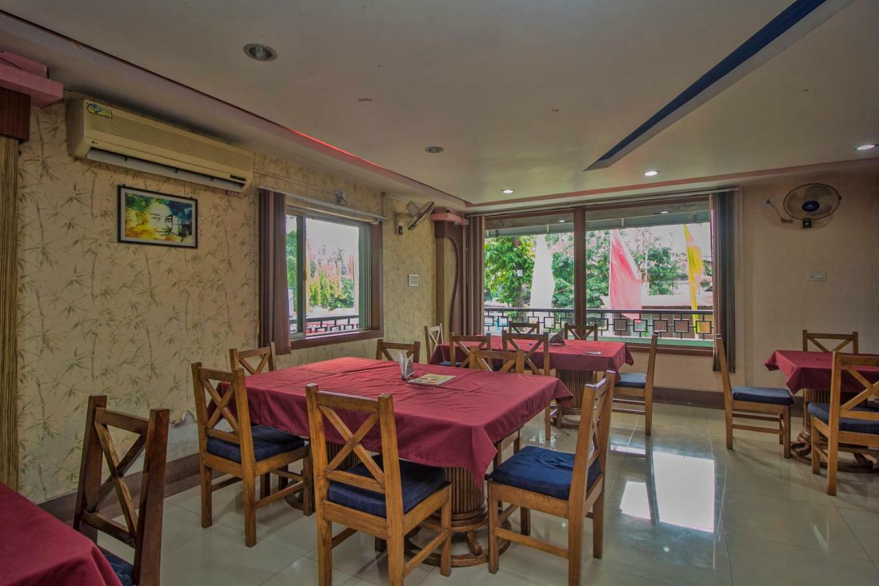 Hotel Nandanik Palace Falakata Экстерьер фото